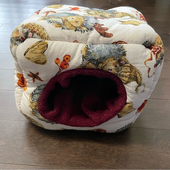 Hedgehog Small Animal Cube House Fleece Hidden Seam Lining 8x8 inches - Picture 1 of 4